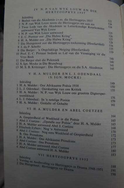 P.J. Nienaber (red). Rapier & Knuppel: 'n bundel letterkundige polemiek.